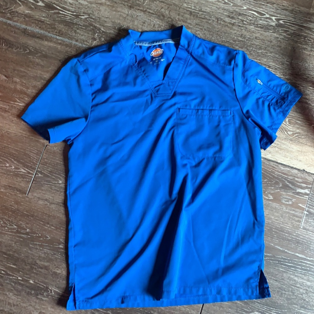 Dickies Men’s Medium Blue Scrub Top